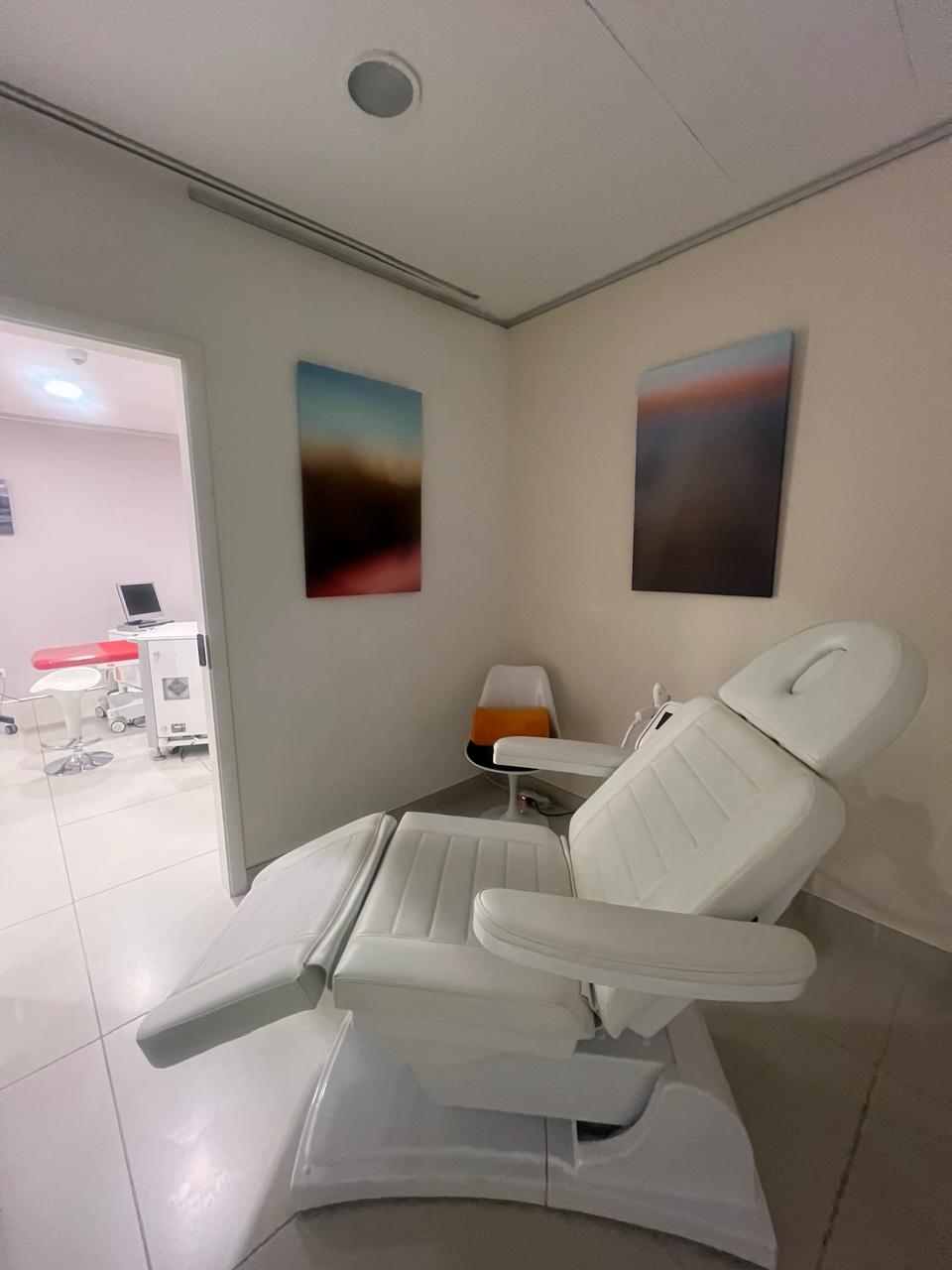 Sprechzimmer der Trockene-Augen-Klinik in Andorra