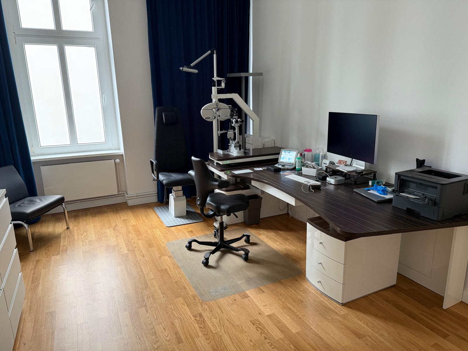 Behandlungsraum der Trockene-Augen-Klinik in Berlin