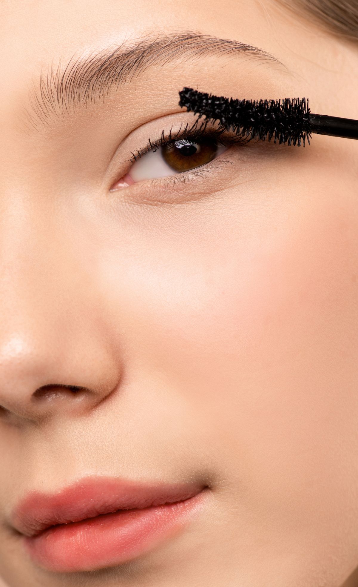 Augen-Make-up, Eyeliner und Wimpernverlängerung bei trockenen Augen