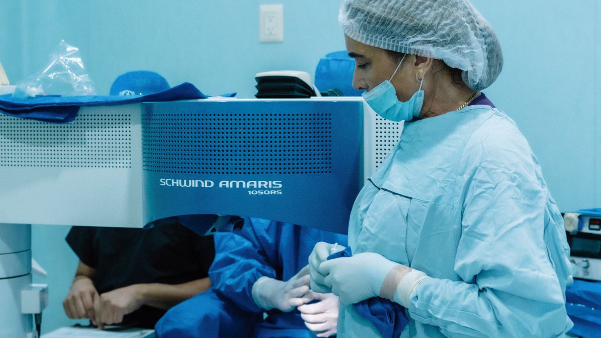 Patient in einem modernen Operationssaal
